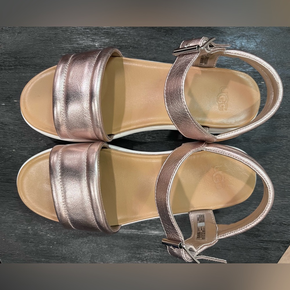 Ugg Zayne Ankle Strap Platform Sandal Size 7.5 Rose Gold Metallic